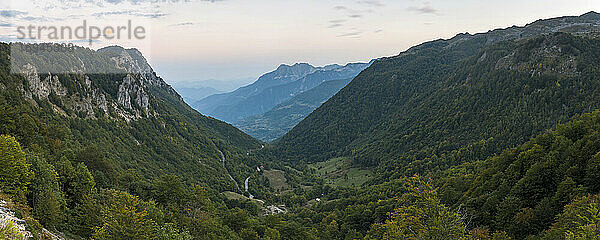 Berge bei Sonnenuntergang  Montenegro