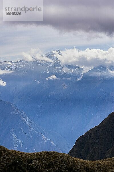 Anden und Gletscher auf dem Inka Trail Trek Tag 3  Region Cusco  Peru