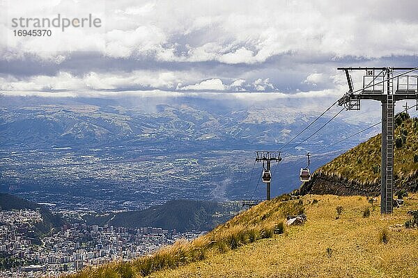 Teleferiqo  die Gondel auf den Vulkan Pichincha  Quito  Provinz Pichincha  Ecuador  Südamerika