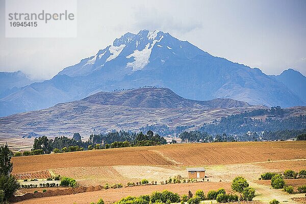 Peruanische Landschaft vor den Toren Cuscos (Cuzco)  Peru