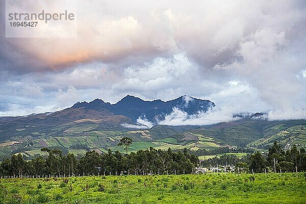 Vulkan Ruminahui bei Sonnenuntergang  Provinz Pichincha  Ecuador