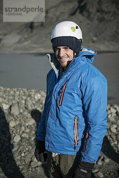Porträt auf dem Breidamerkurjokull-Gletscher  Vatnajokull-Eiskappe  Island