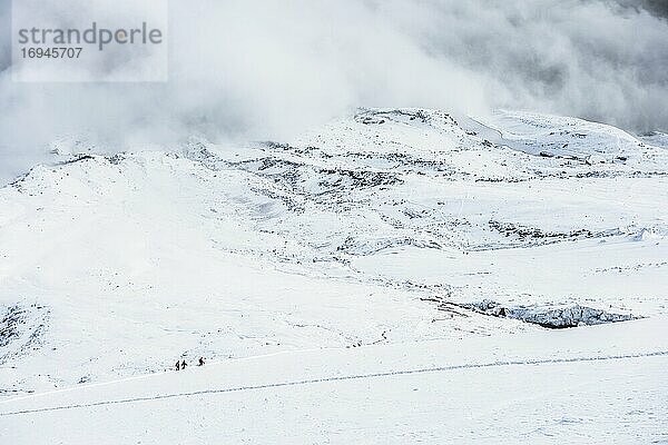 Abstieg vom Gletscher des Vulkans Cotopaxi  Nationalpark Cotopaxi  Provinz Cotopaxi  Ecuador