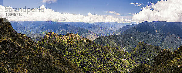 Landschaft an Tag 3 des Inkapfades  Region Cusco  Peru