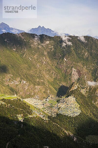 Die Inka-Ruinen von Machu Picchu vom Sonnentor (Inti Punku oder Intipuncu) aus gesehen  Region Cusco  Peru