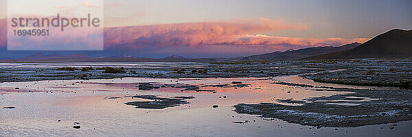 Sunste im Salar de Chalviri  Altiplano von Bolivien im Nationalen Reservat der Andenfauna Eduardo Avaroa