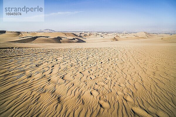 Sanddünen in der Wüste von Huacachina  Region Ica  Peru