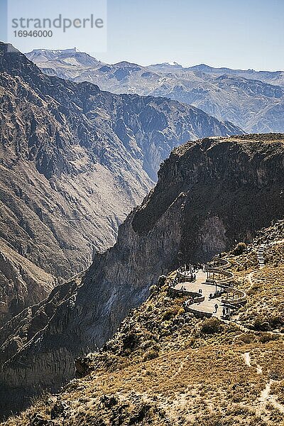 Mirador Cruz del Condor (Kondor-Aussichtspunkt) in der Nähe des Colca Canyon  Peru