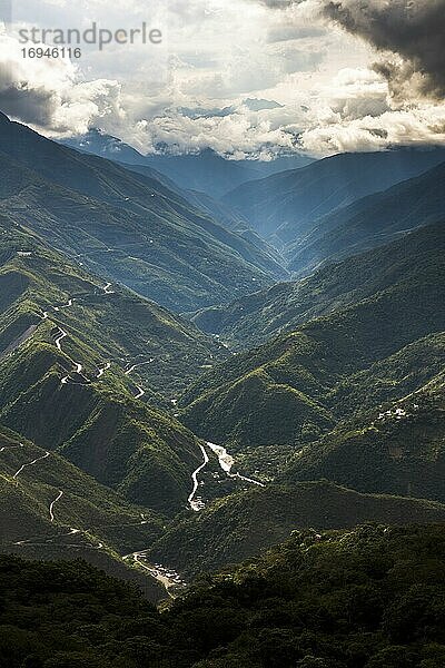 Coroico-Tal  typische bolivianische Berglandschaft  Departement La Paz  Bolivien