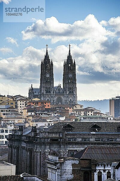 Kirche La Basilica (Basilica del Voto Nacional)  Stadt Quito  Altstadt  UNESCO-Weltkulturerbe  Ecuador  Südamerika