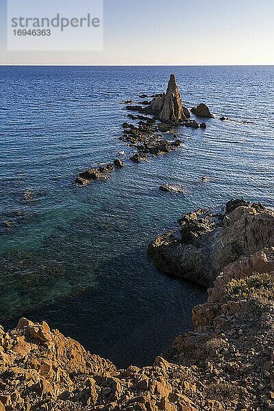 Arrecife de Las Sirenas Felsvorsprung bei Sonnenuntergang  Naturpark Cabo de Gata-Nijar  Andalusien  Almeria  Spanien