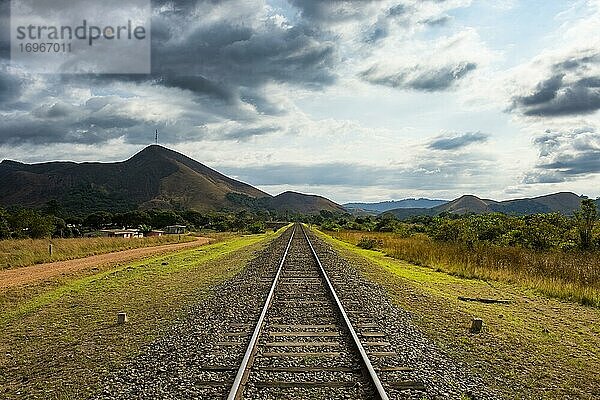 Eisenbahnstrecke in der Unesco-Welterbestätte  Lope Nationalpark  Gabun  Afrika