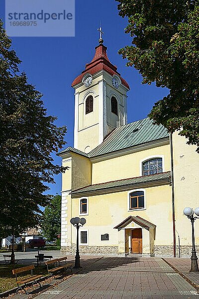 Kirche des Heiligen Franziskus von Assisi  Detva  Region Pohronie  Slowakei  Europa