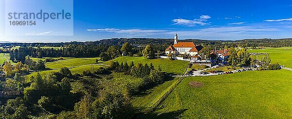 Luftaufnahme Kloster Reutberg  bei Sachsenkam  Oberbayern  Bayern  Deutschland  Europa