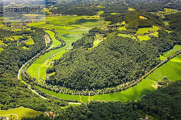 Luftaufnahme  grüne Landschaft mit Wäldern und Wiesen  Kitzeck im Sausal  Österreich  Europa