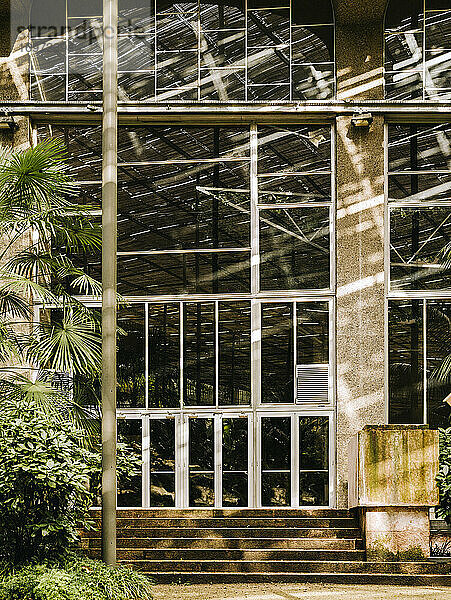 Gebäudeeingang des Botanischen Gartens Estufa Fria