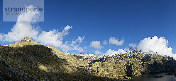 Gipfel im Tena-Tal  Gebiet Panticosa  Pyrenäen  Provinz Huesca  Aragonien in Spanien.