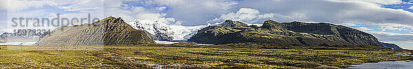 Reisen durch die Landschaft mit Gletscher