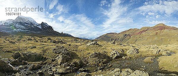 Panoramablick auf das Izas-Tal  Canfranc-Tal in den Pyrenäen  Spanien.