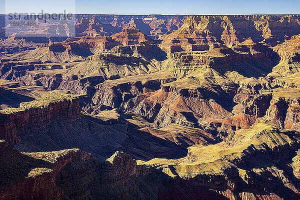 Idyllische Aufnahme des Grand Canyon an einem sonnigen Tag  Lipan Point  Grand Canyon National Park  Arizona  USA