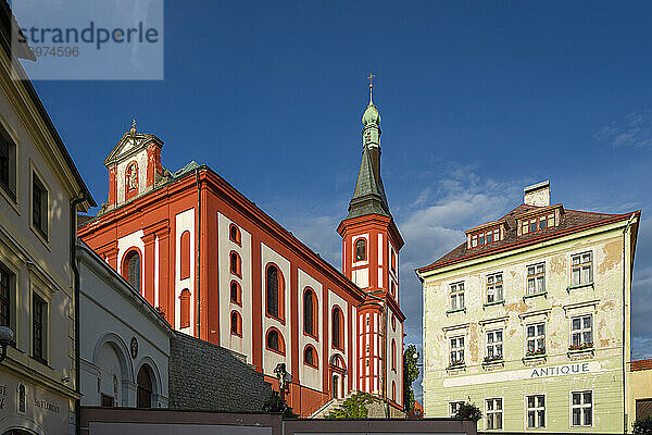 Tiefblick auf die St. Wenzelskirche  Loket  Bezirk Sokolov  Region Karlovy Vary  Böhmen  Tschechische Republik