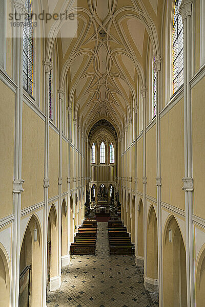 Innenraum der Kirche Mariä Himmelfahrt und St. Johannes der Täufer  Kutna Hora  Tschechische Republik