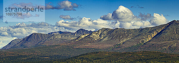 Bergkette vom K'esugi Ridge Trail aus gesehen  Denali State Park  Matanuska-Susitna Borough  Southcentral Alaska  Alaska  USA