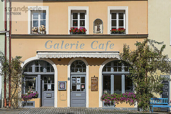 Außenansicht des Galerie Cafe  Loket  Bezirk Sokolov  Region Karlovy Vary  Böhmen  Tschechische Republik