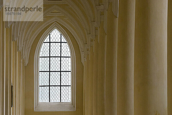 Detail eines Fensters in der Kirche Mariä Himmelfahrt und Johannes der Täufer  Kutna Hora  Tschechische Republik