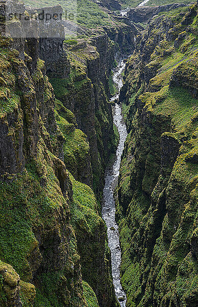 Die Schlucht des Flusses Glymur im Westen von Island