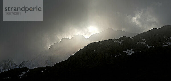 Gipfel im Tena-Tal  Gebiet Panticosa  Pyrenäen  Provinz Huesca  Aragonien in Spanien.