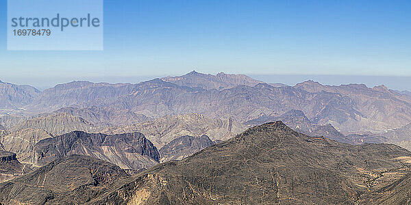 Blick auf das Al Hajar-Gebirge in der Nähe des Jebel Shams Canyon  Oman