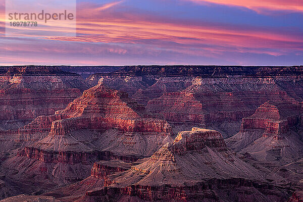 Blick auf den Grand Canyon bei Sonnenuntergang  Yavapai Point  Grand Canyon National Park  Arizona  USA