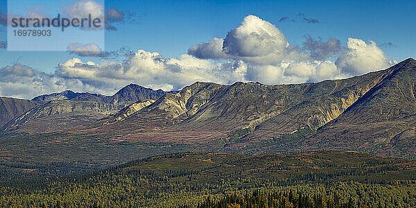 Bergkette vom K'esugi Ridge Trail aus gesehen  Denali State Park  Matanuska-Susitna Borough  Southcentral Alaska  Alaska  USA