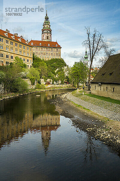 Burg und Schloss Cesky Krumlov mit Turm  Cesky Krumlov  Südböhmische Region  Tschechische Republik