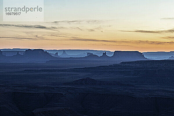 Mesas und Buttes des Monument Valley  Arizona  vom Muley Point aus gesehen