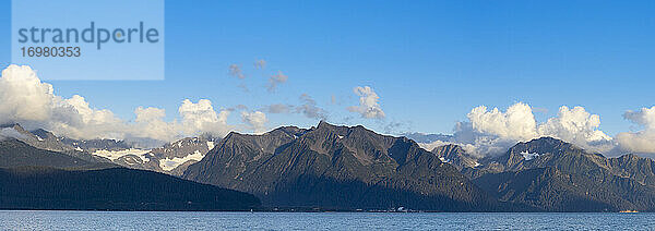 Panoramaaufnahme der Berge um Resurrection Bay  Seward  Kenai  Alaska  USA