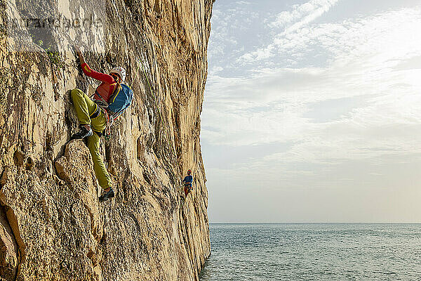 Klettern in der Bucht Raco del Corv / Route Luces Nocturnas 6b