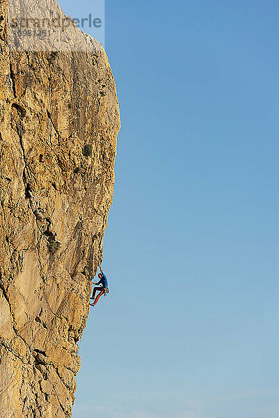 Klettern in der Bucht Raco del Corv / Route Luces Nocturnas 6b