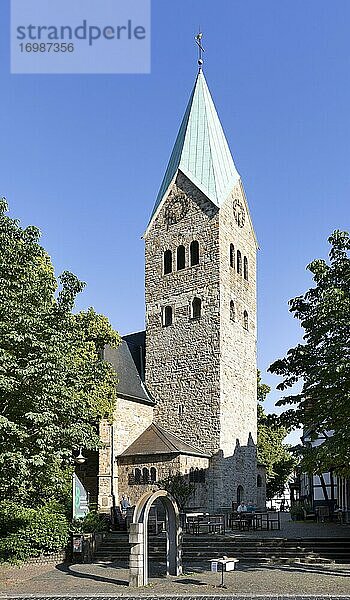 Katholische Kirche St. Petrus  Waltrop  Ruhrgebiet  Nordrhein-Westfalen  Deutschland  Europa