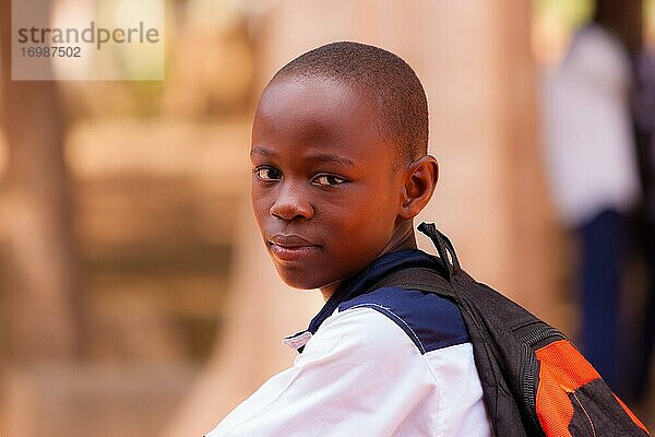 Afrikanischer Schüler  Portrait  Bobo-Dioulasso  Burkina Faso  Afrika