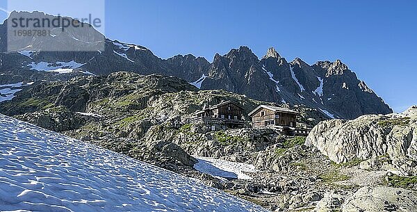 Refuge du Lac Blanc  hinten Berggipfel  Chamonix-Mont-Blanc  Haute-Savoie  Frankreich  Europa