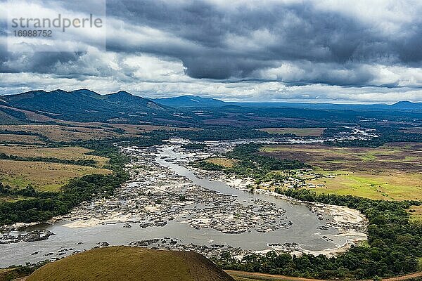 Ausblick auf den Fluss Ogooué  Unesco-Weltkulturerbestätte  Lopé-Nationalpark  Lopé-Okanda-Schutzgebiet  Gabun  Afrika