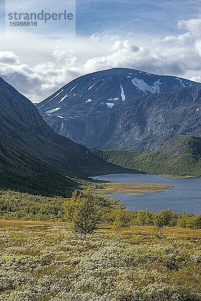 See Leirungen  hinten Berg Veslfjellet  Jotunheimen Nationalpark  Vågå  Innlandet  Norwegen  Europa
