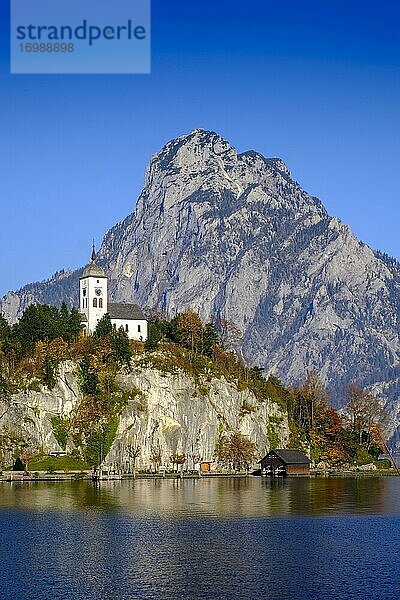 Traunsee  Johannesbergkapelle mit Berg Traunstein  Traunkirchen  Salzkammergut  Oberösterreich  Österreich  Europa