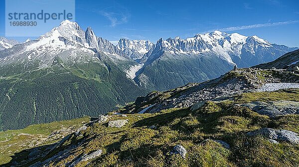 Blick auf Gletschertal Mer de Glace  Grand Balcon Nord  Aiguille Verte  Grandes Jorasses  Mont-Blanc-Massiv  Chamonix-Mont-Blanc  Haute-Savoie  Frankreich  Europa