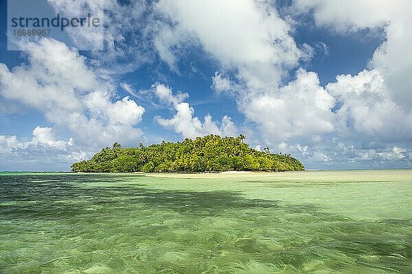 Insel mit Palmen in der Lagune von Wallis  Wallis und Futuna  Ozeanien