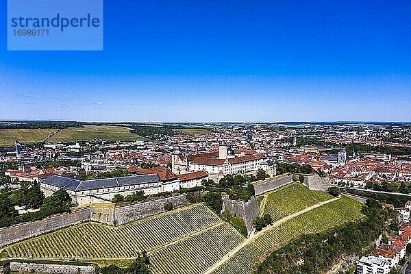 Luftaufnahme  Festung Marienberg mit Altstadt  Würzburg  Unterfranken  Franken  Bayern  Deutschland  Europa