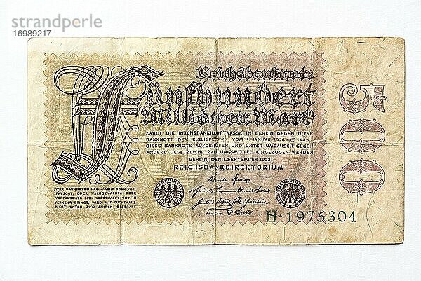 Geldschein über Fünfhundert Milionen Mark  Reichsmark  500 Mio. RM  Vorderseite  Reichsbanknote aus dem Jahre 1923  Inflationsgeld aus der Weimarer Republik  Deutschland  Europa