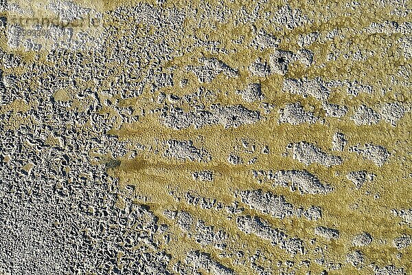 Salziger Boden in der Nähe der Salinen von Almadraba de Monteleva  Luftaufnahme  Drohnenaufnahme  Naturpark Cabo de Gata-Nijar  Provinz Almeria  Andalusien  Spanien  Europa